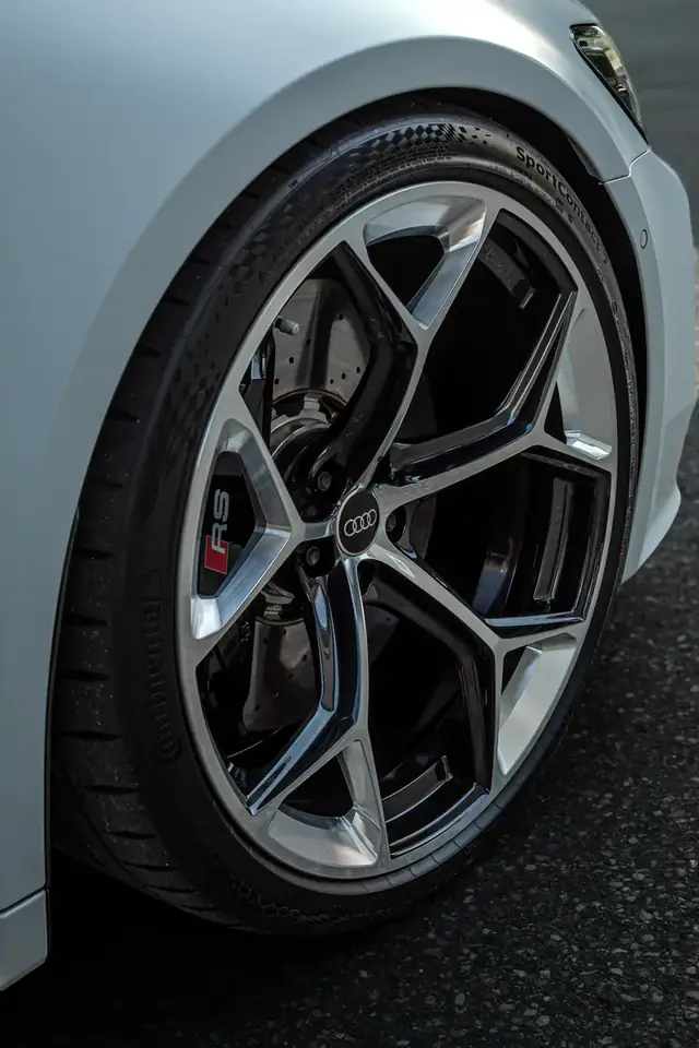 Detail: Audi Felge mit Bremse